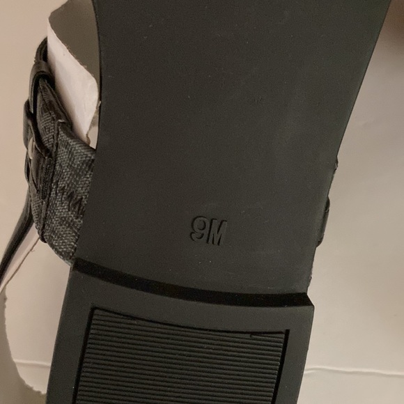 GBG Los Angeles monogram black /gray sandals size 9M strap with buckle closure 🌹 - Picture 8 of 9